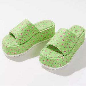 NWT UO “Cora” Platform Sandals